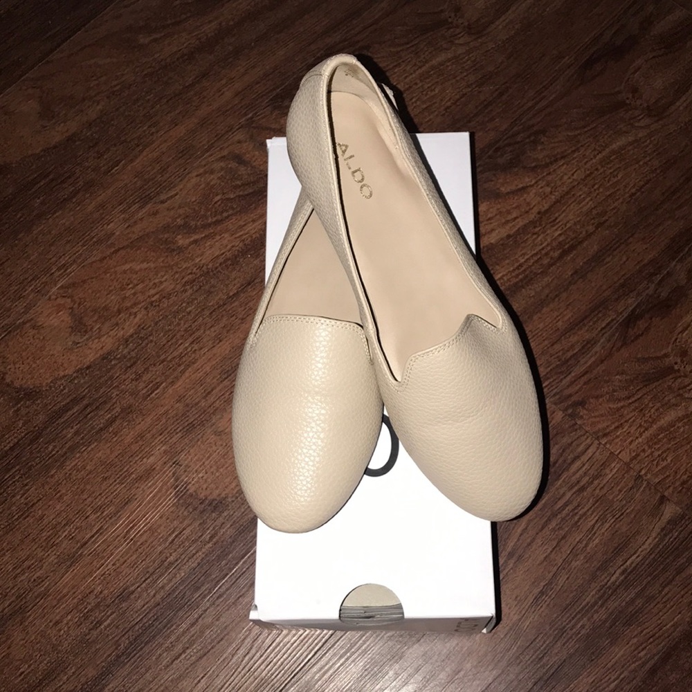 Only worn once!! Tan Aldo flats